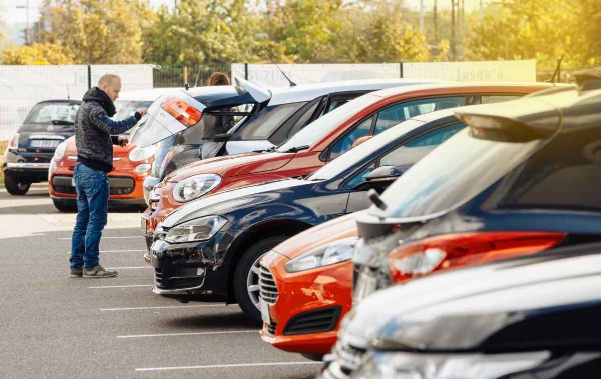 Один из банков снизил ставки по кредитам на авто. Под какие проценты белорусы могут купить машину?