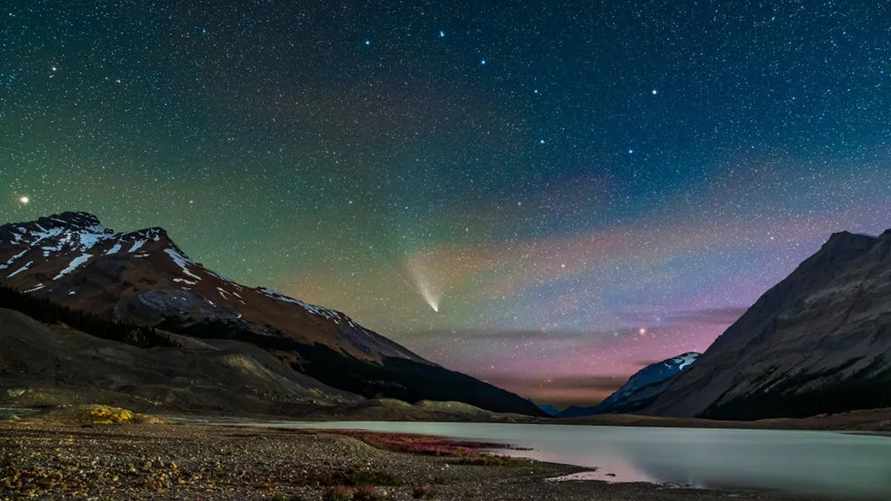 Фото иллюстрационное: комета NEOWISE в 2020 году в Канаде