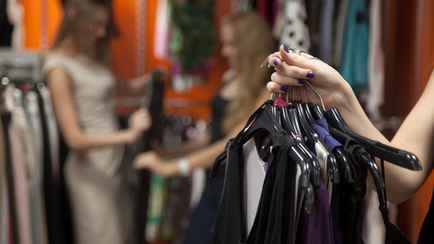 Штрафы и сутки за ношение. Гомельский суд запретил в Беларуси одежду молодежного бренда