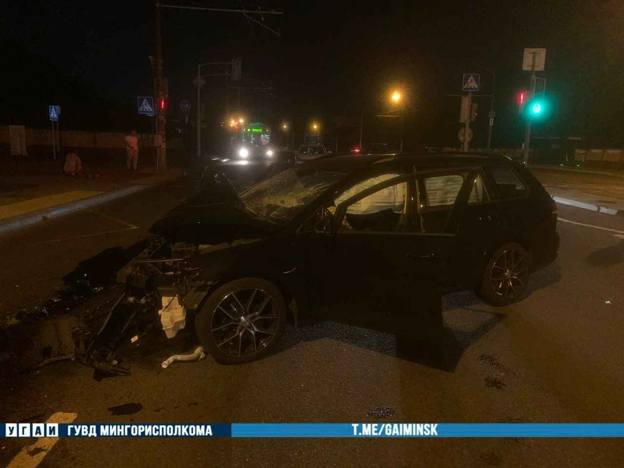 В Минске Volkswagen влетел в автобус – пострадала 16-летняя пассажирка
