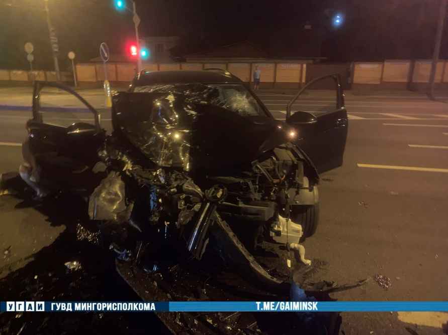 В Минске Volkswagen влетел в автобус – пострадала 16-летняя пассажирка