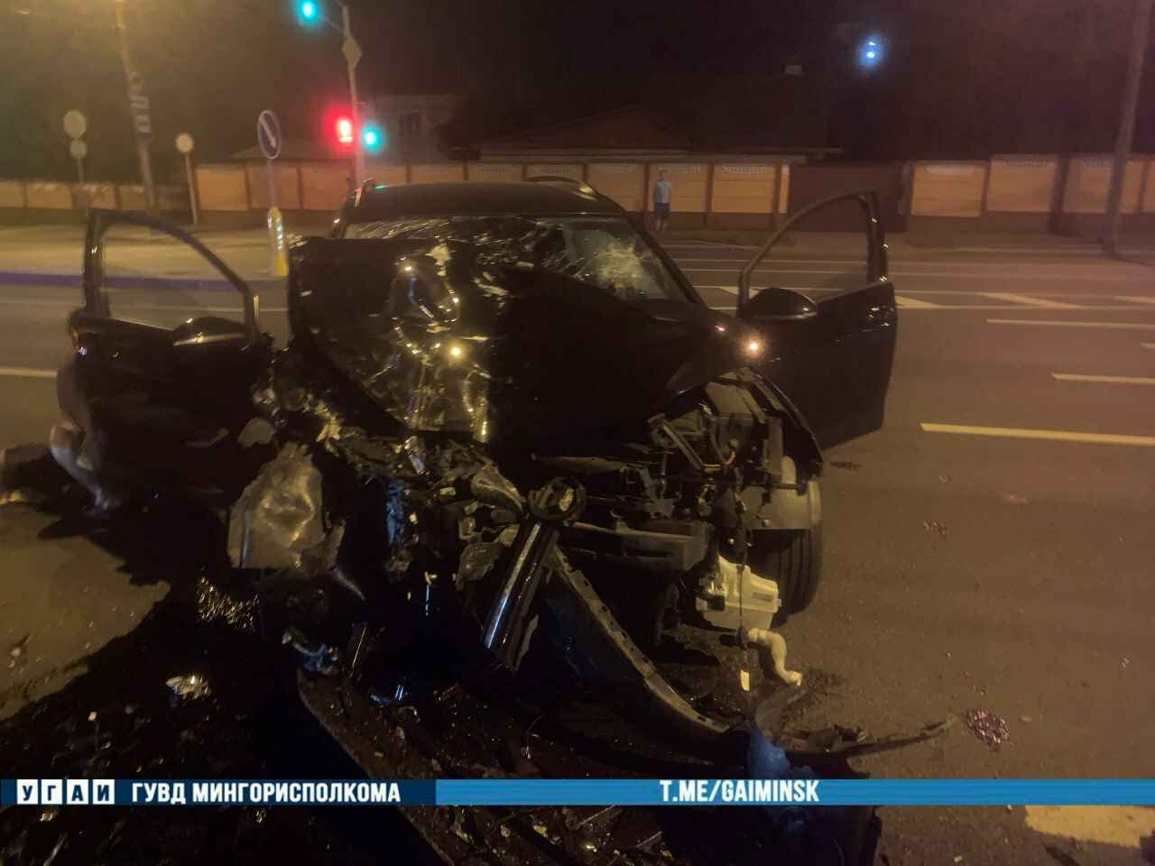 В Минске Volkswagen влетел в автобус – пострадала 16-летняя пассажирка