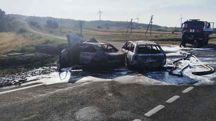 На Гродненщине две легковушки столкнулись и выгорели дотла – два человека в больнице