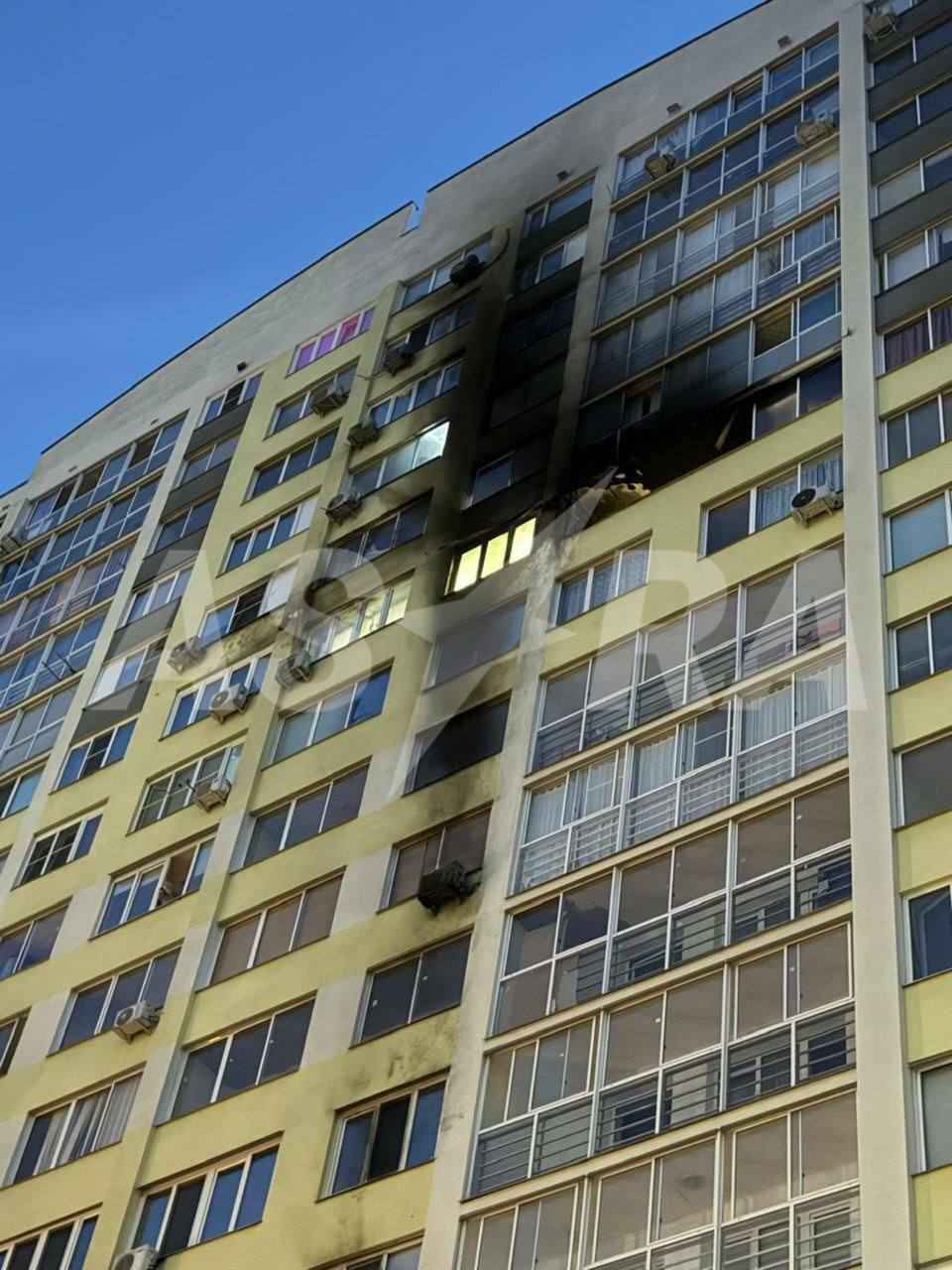 Горящие многоэтажки, закрытые аэропорты и перекрытые трассы. Подмосковье атаковали десятки беспилотников