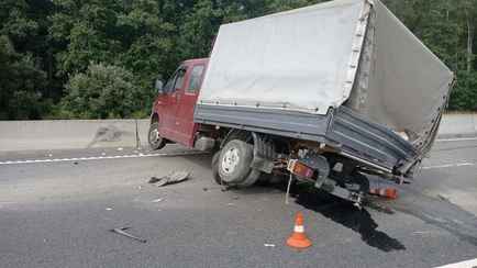 Под Лидой легковушка влетела в автомобиль «дорожников»– водитель погиб