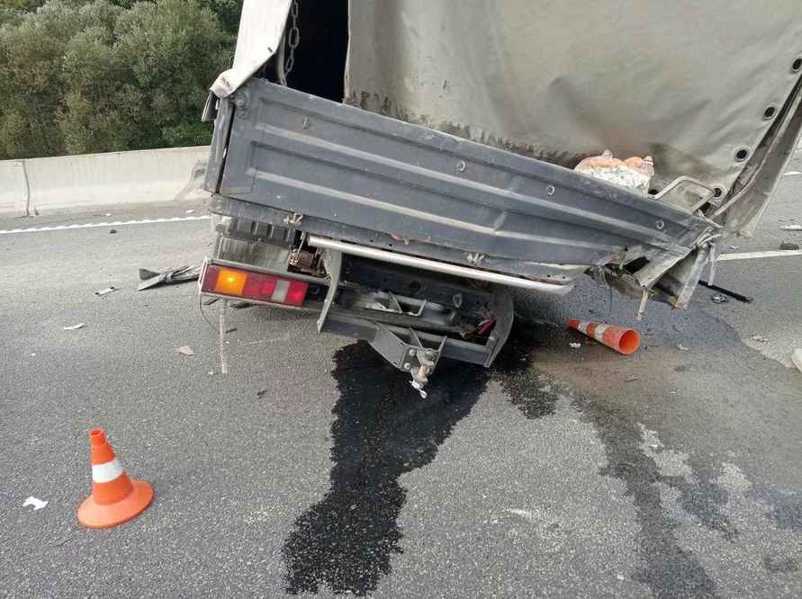 Под Лидой легковушка влетела в автомобиль дорожников– водитель погиб