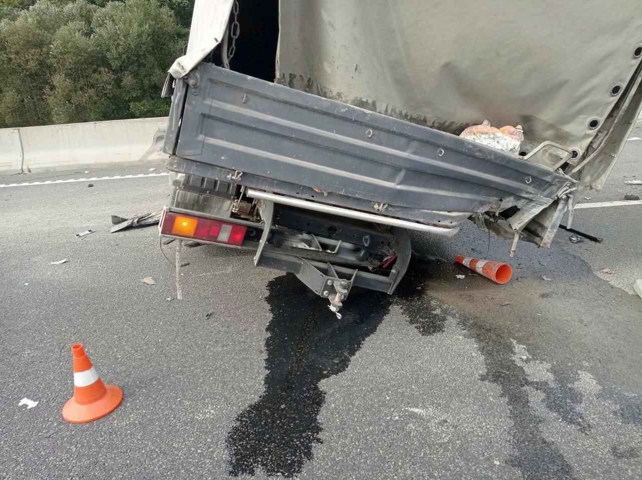 Под Лидой легковушка влетела в автомобиль дорожников– водитель погиб