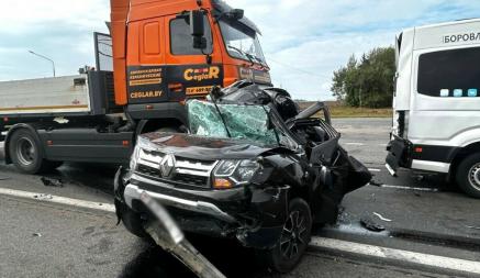 Под Минском Renault Duster врезался в маршрутку — 77-летний мужчина погиб на месте