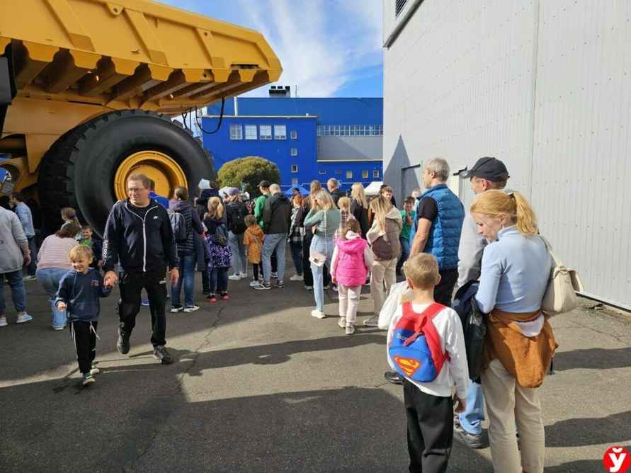 В Жодино заметили очередь из сотни человек, которая растянулась где-то на 50 метров. За чем стояли?