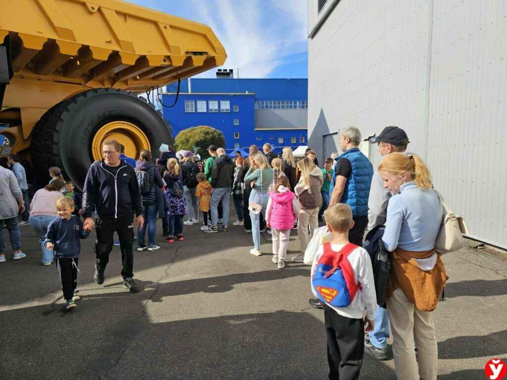 В Жодино заметили очередь из сотни человек, которая растянулась где-то на 50 метров. За чем стояли?