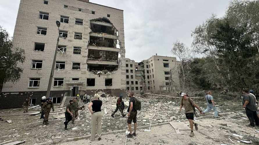 В Полтаве под ракетным ударом оказались институт и больница. В Минобороны Украины заявили о 49 погибших