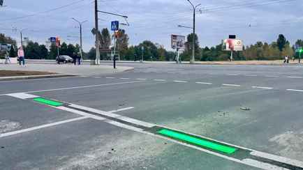 В Гомеле установили «дублер» светофора на асфальте дороги