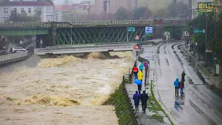 В Вене из-за угрозы разлива реки встал общественный транспорт и остановились поезда