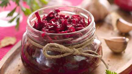 Как заготовить свеклу в банках? Эти 2 рецепта с уксусом и без избавят от необходимости покупать овощ зимой