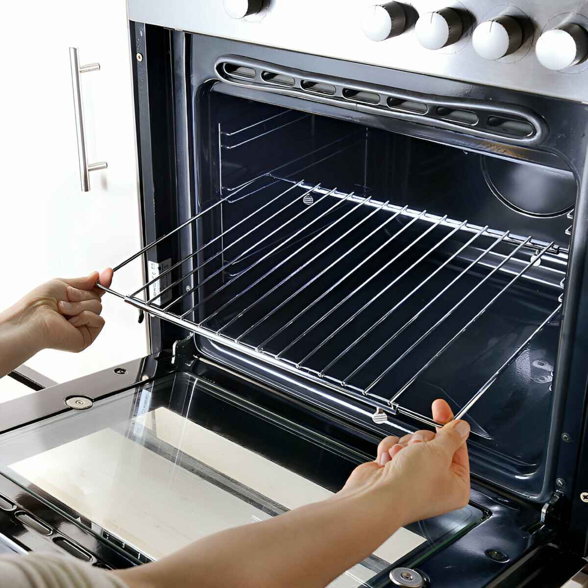 "В 63 года только узнала" - В TikTok показали настоящую функцию решетки для духовки. Многие использовали неправильно?