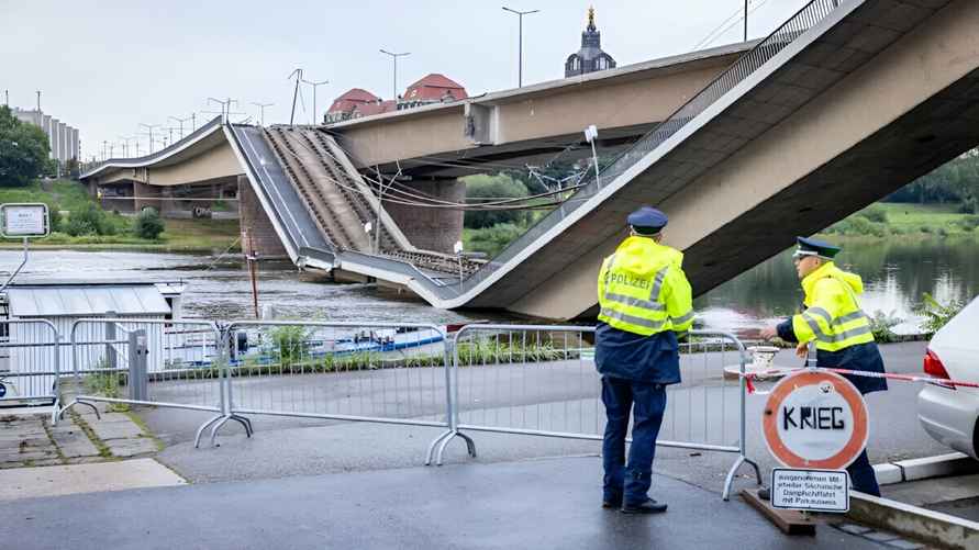 Существует опасность для жизни — В Дрездене рухнул мост через Эльбу