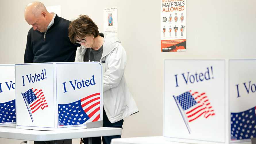 В США началось досрочное голосование на президентских выборах