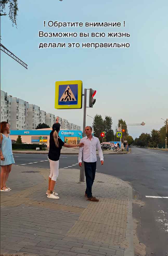 "Всю жизнь делали это неправильно" — Белорусы поделились в TikTok странным способом перехода через дорогу