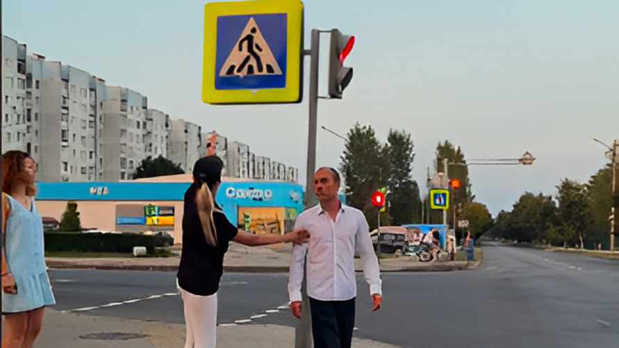 "Всю жизнь делали это неправильно" — Белорусы поделились в TikTok странным способом перехода через дорогу