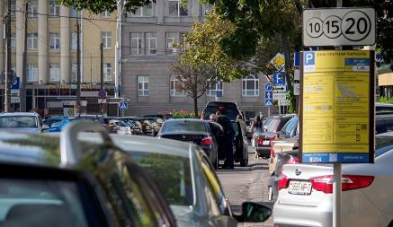 Водители в Минске могут не платить за стоянку на законных основаниях? Чиновники рассказали, в чем нюанс