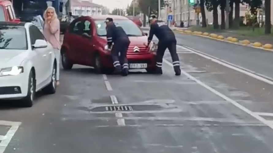 В ГАИ показали, как в Полоцке поехала машина без водителя