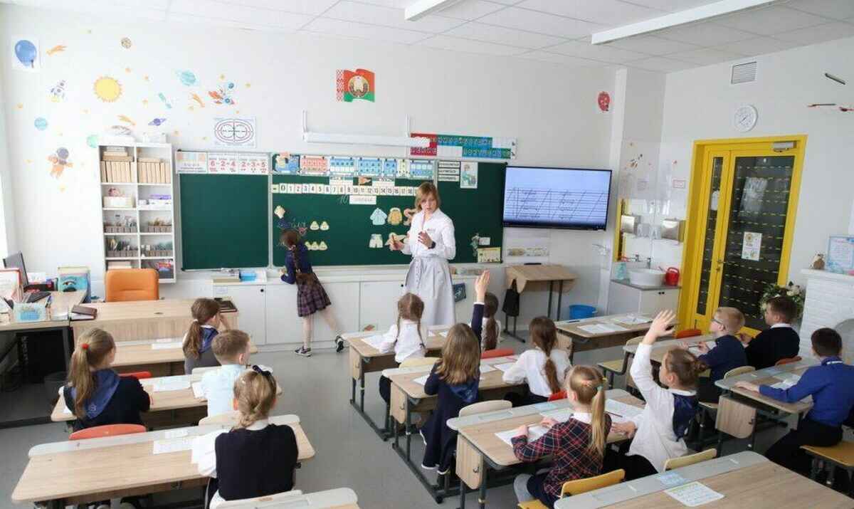 «Некогда проводить уроки» - Белорусский педагог поделилась в TikTok, почему молодые учителя «массово увольняются» из школ. Коллеги ответили