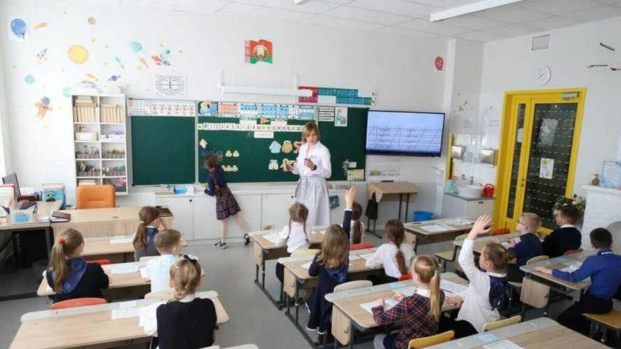 «Некогда проводить уроки» - Белорусский педагог поделилась в TikTok, почему молодые учителя «массово увольняются» из школ. Коллеги ответили