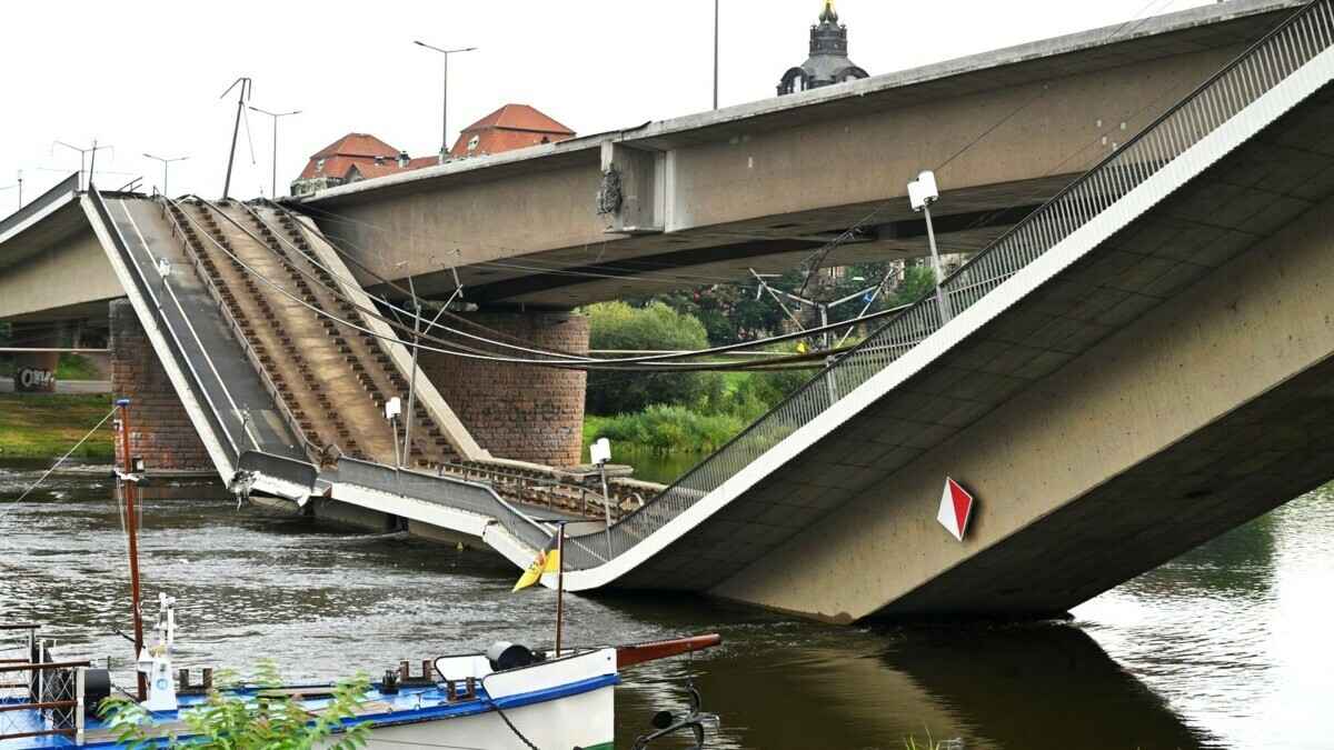 Существует опасность для жизни — В Дрездене рухнул мост через Эльбу