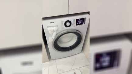 Белоруска пожаловалась, что ее стиралку «тошнит» пеной от порошка. Вот одна хитрость, которая избавит от проблемы