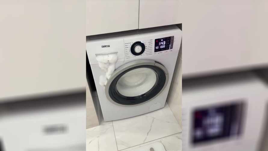 Белоруска пожаловалась, что ее стиралку "тошнит" пеной от порошка. Вот одна хитрость, которая избавит от проблемы