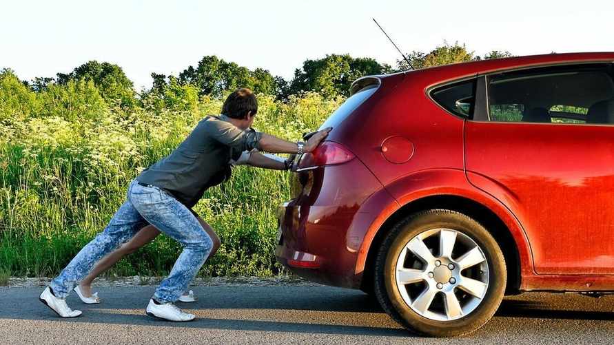 Как нельзя парковаться на "автомате"? Эти 2 ошибки белорусов могут заблокировать коробку