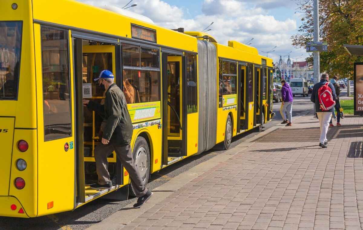 Зарплата — до 4000 рублей. "Минсктранс" позвал на работу более 40 водителей. Какие требования?