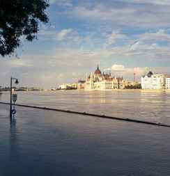 «Борис» затопил в Будапеште здание венгерского парламента