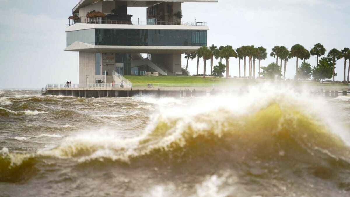 На США обрушился катастрофически невыносимый ураган Хелен — более миллиона домов остались без света