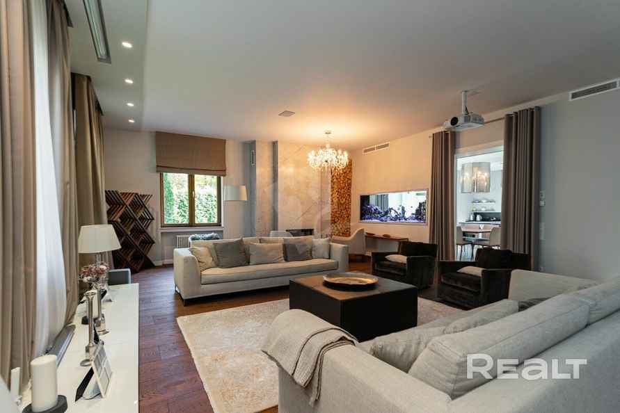 В Минске выставили на продажу 3-уровневую квартиру с баней, сауной и бассейном. Сколько попросили?