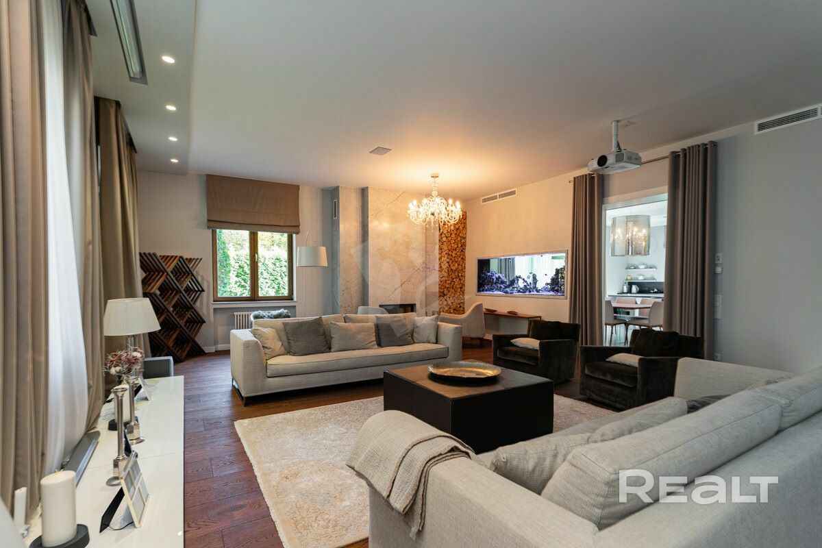 В Минске выставили на продажу 3-уровневую квартиру с баней, сауной и бассейном. Сколько попросили?