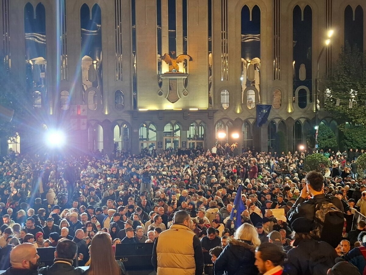 Сторонники оппозиции вышли на протест в центре Тбилиси. Какой "механизм фальсификаций" потребовали отменить?