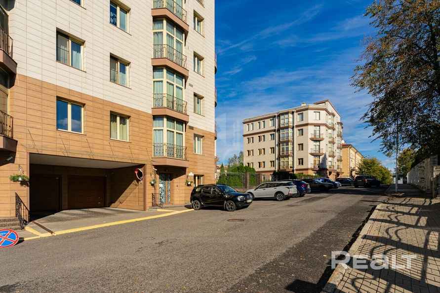 В Минске выставили на продажу 3-уровневую квартиру с баней, сауной и бассейном. Сколько попросили?