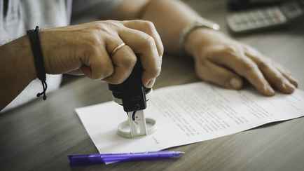 Можно ли белорусским фирмам отказаться от печатей на документах? Ответ юриста удивит многих