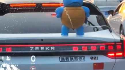 «Не сдержался…» — Китаец поставил на машину писающую черепашку, которая срабатывает при нарушении дистанции