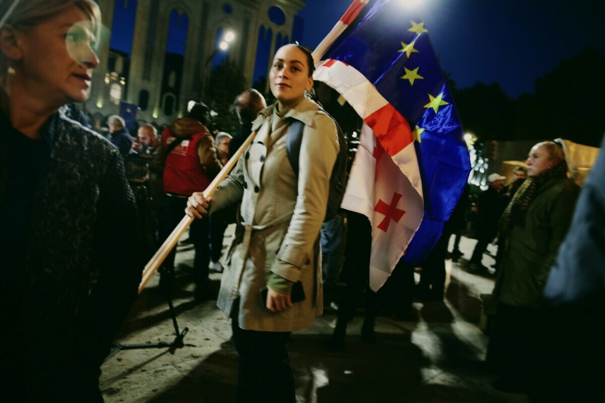 Сторонники оппозиции вышли на протест в центре Тбилиси. Какой "механизм фальсификаций" потребовали отменить?