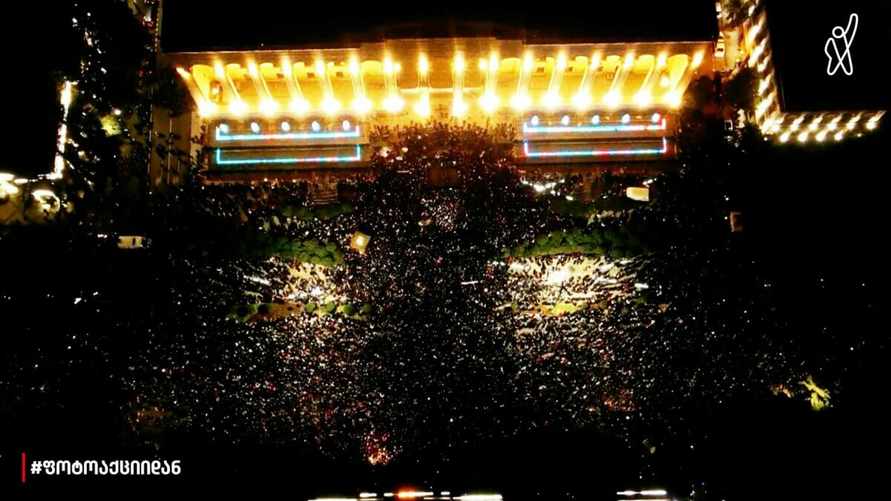 Сторонники оппозиции вышли на протест в центре Тбилиси. Какой "механизм фальсификаций" потребовали отменить?