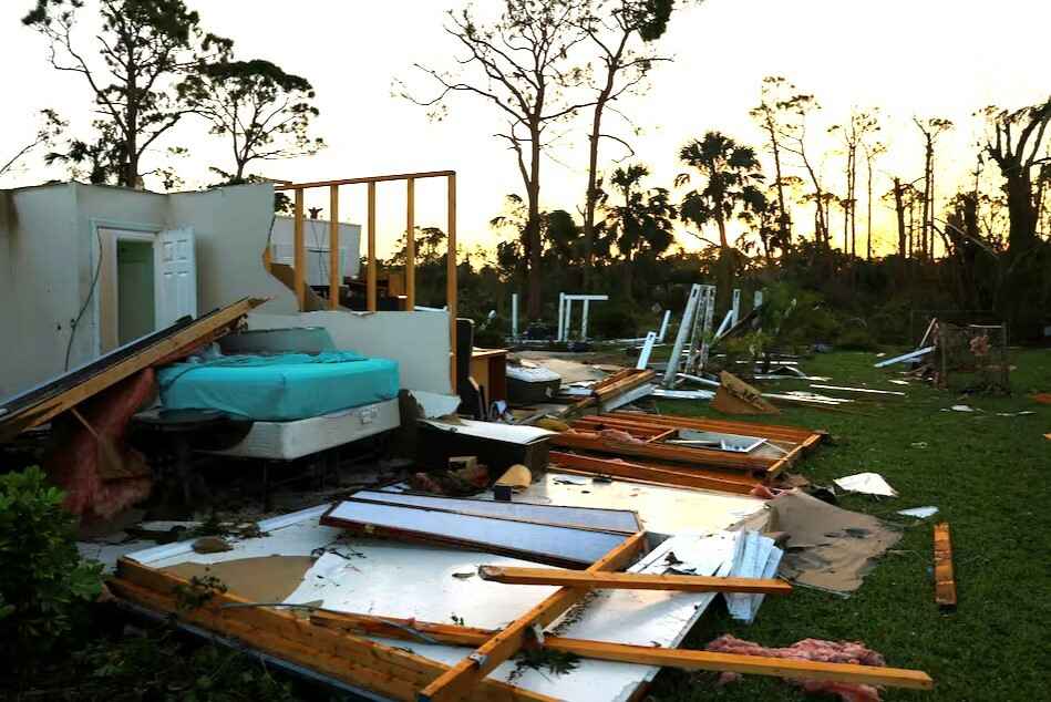 Более 100 млрд долларов ущерба и 16 погибших. В США начали подсчитывать урон от урагана Милтон