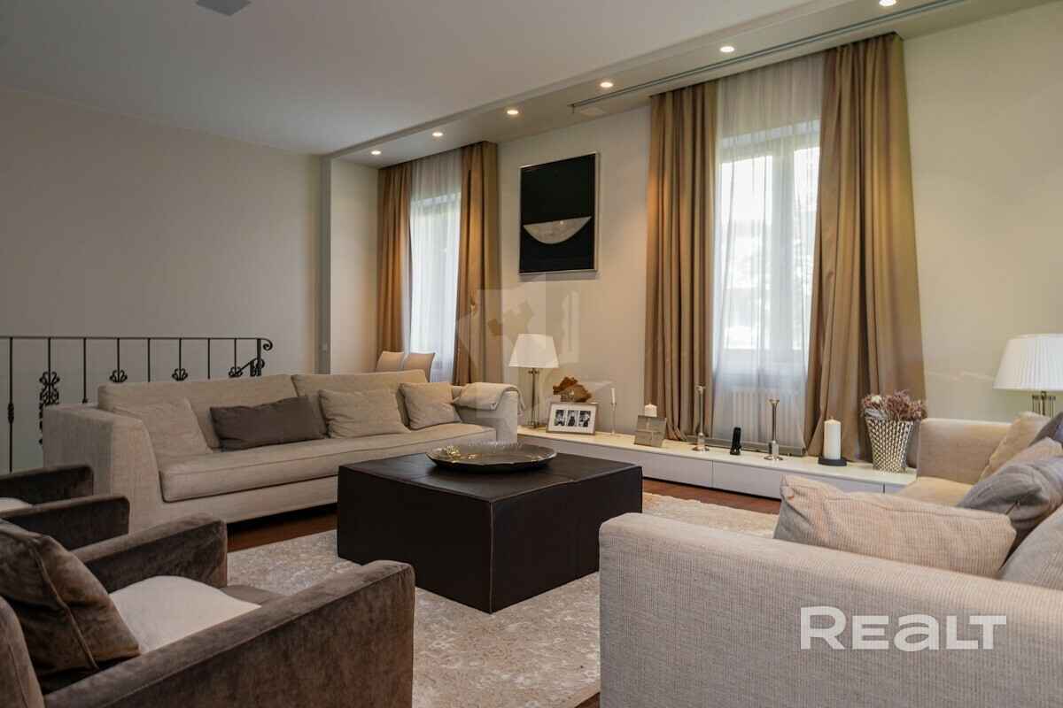 В Минске выставили на продажу 3-уровневую квартиру с баней, сауной и бассейном. Сколько попросили?