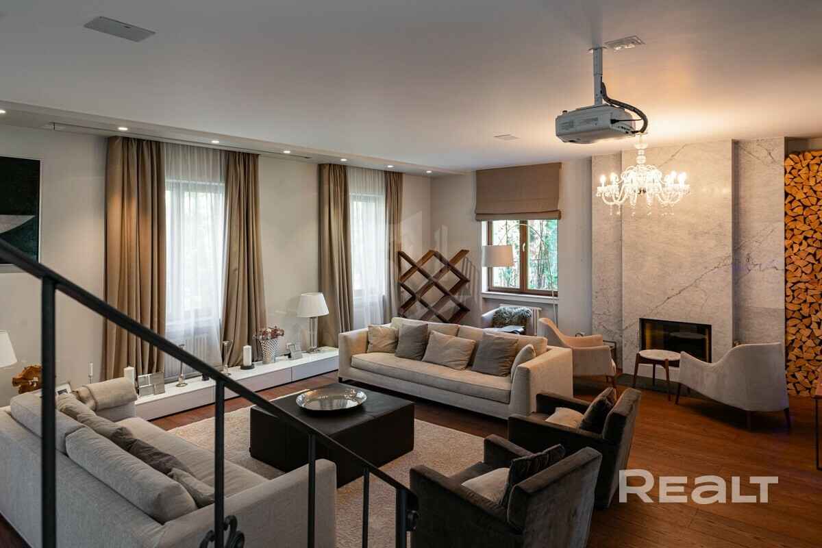 В Минске выставили на продажу 3-уровневую квартиру с баней, сауной и бассейном. Сколько попросили?