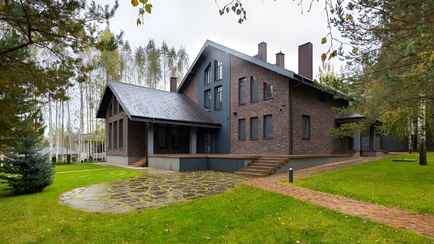 Под Минском выставили на продажу 3-этажный дом с двумя банями, сауной и бункером. Как выглядит жильё, за которое просят 2 млн долларов?