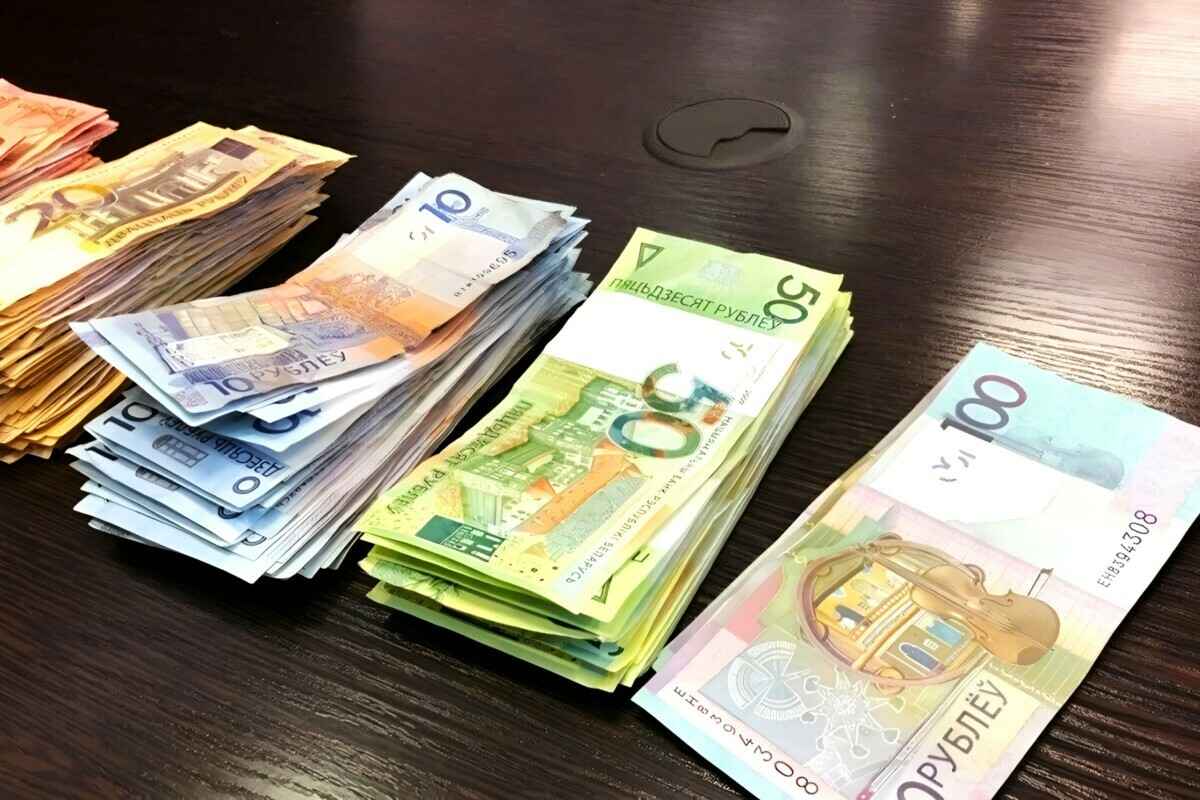 "Кто меньше работает — не меньше зарабатывает" — Замминистра потребовал исправить "парадокс" с зарплатами в Гомельской области