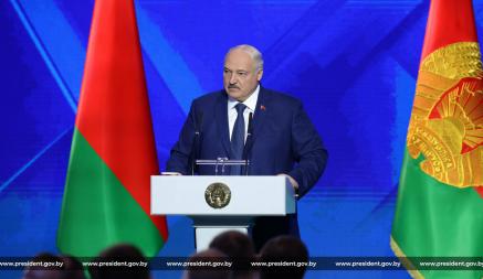 «Чтобы как-то сдаться в плен» — Лукашенко заявил, что ему звонили «украинские генералы» в 2022 году