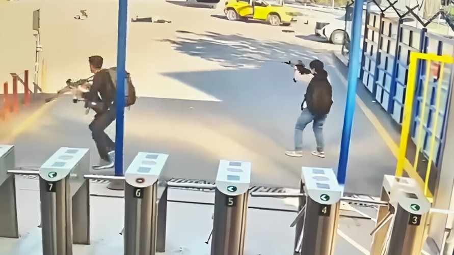 В Турции три смертника устроили теракт на заводе про производству дронов и ракет — 14 человек ранены