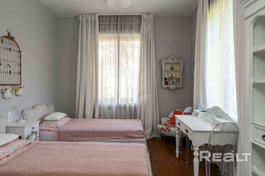 В Минске выставили на продажу 3-уровневую квартиру с баней, сауной и бассейном. Сколько попросили?